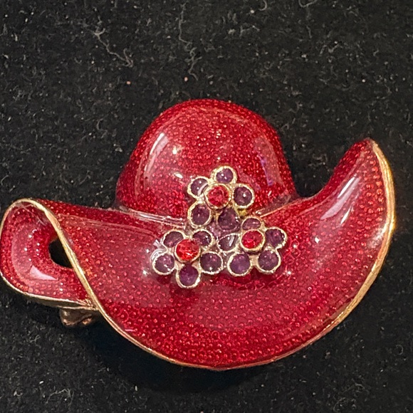 Elegant Red Hat Brooch Set - Picture 4 of 7